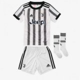 prima maglia Juventus bambino 2023 con calze